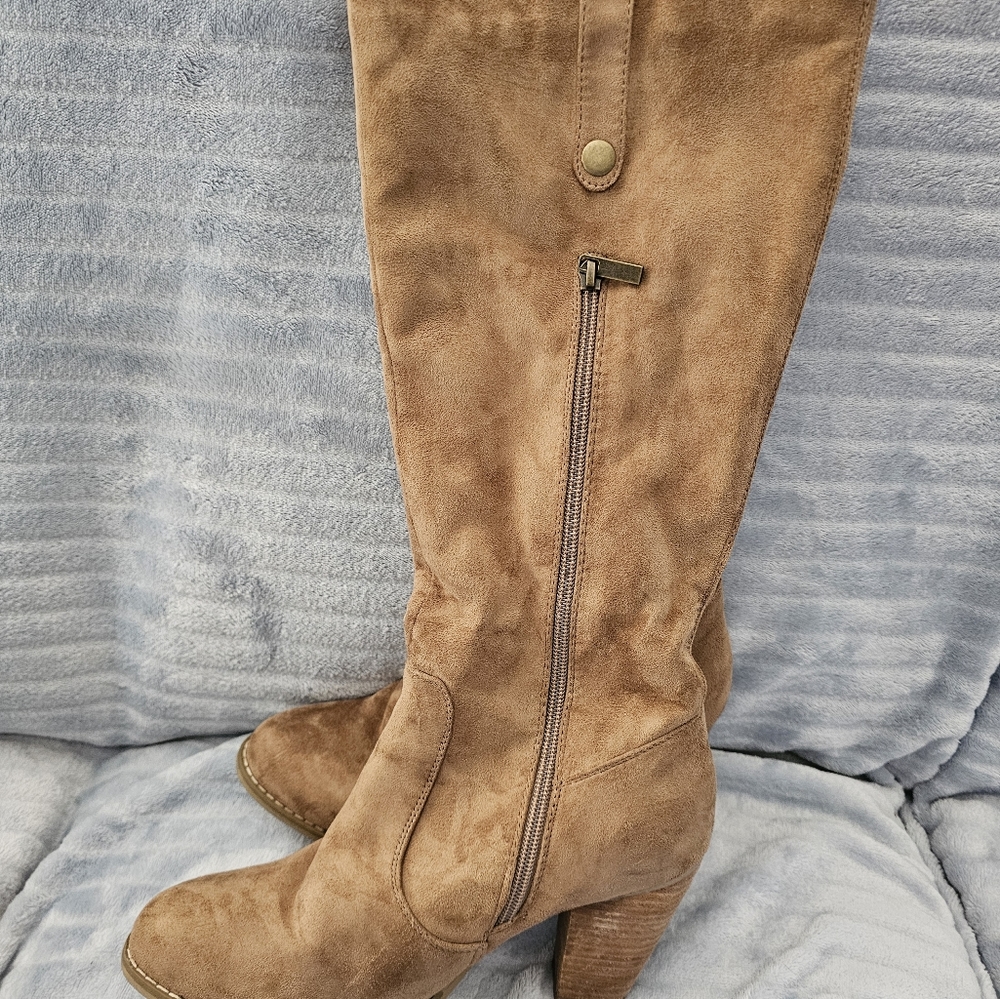 Like New Women's heeled boots